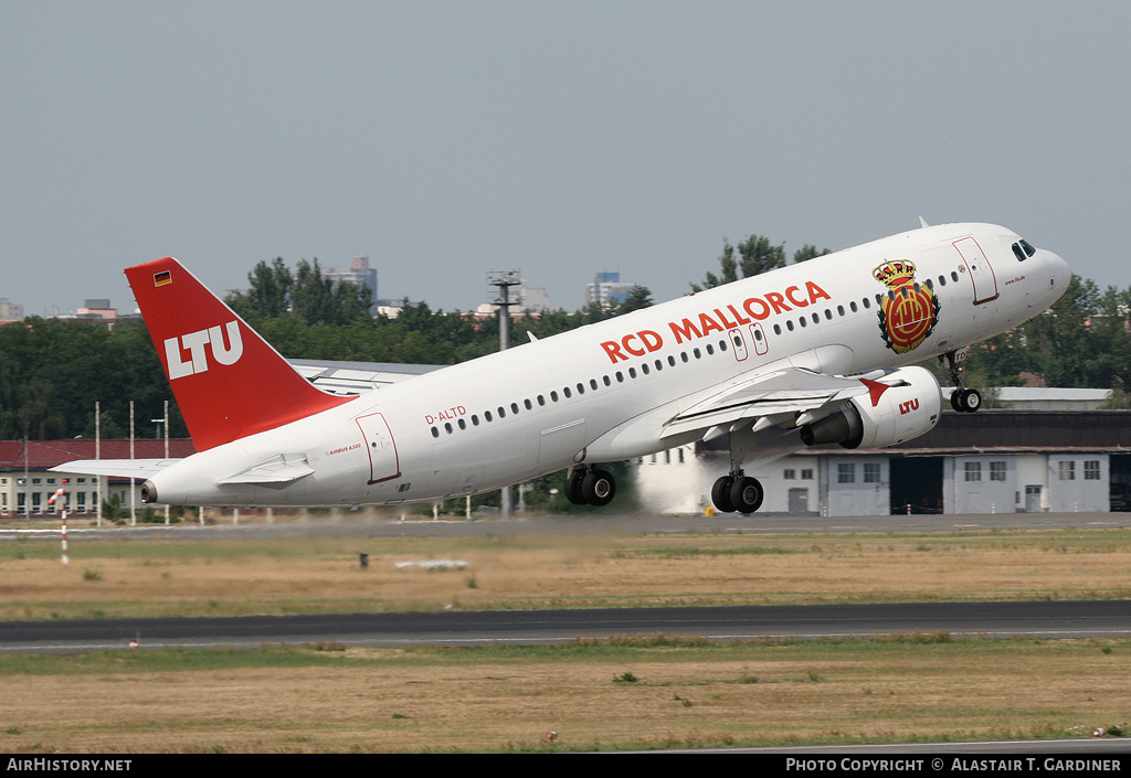 Aircraft Photo of D-ALTD | Airbus A320-214 | LTU - Lufttransport-Unternehmen | AirHistory.net #77752