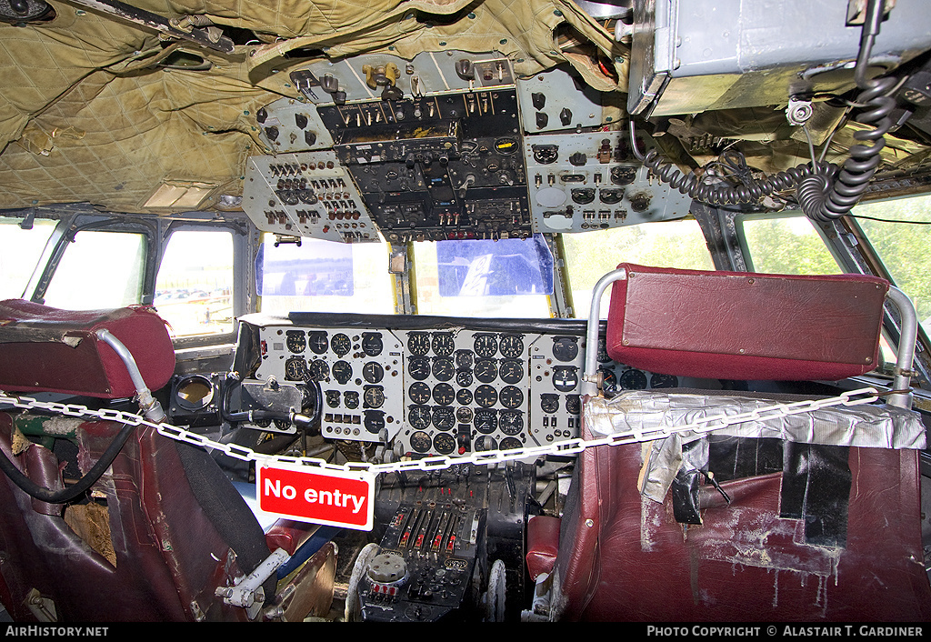 Aircraft Photo of G-BEOZ | Armstrong Whitworth AW-650 Argosy 101 | Elan Overnight Delivery System | AirHistory.net #77992