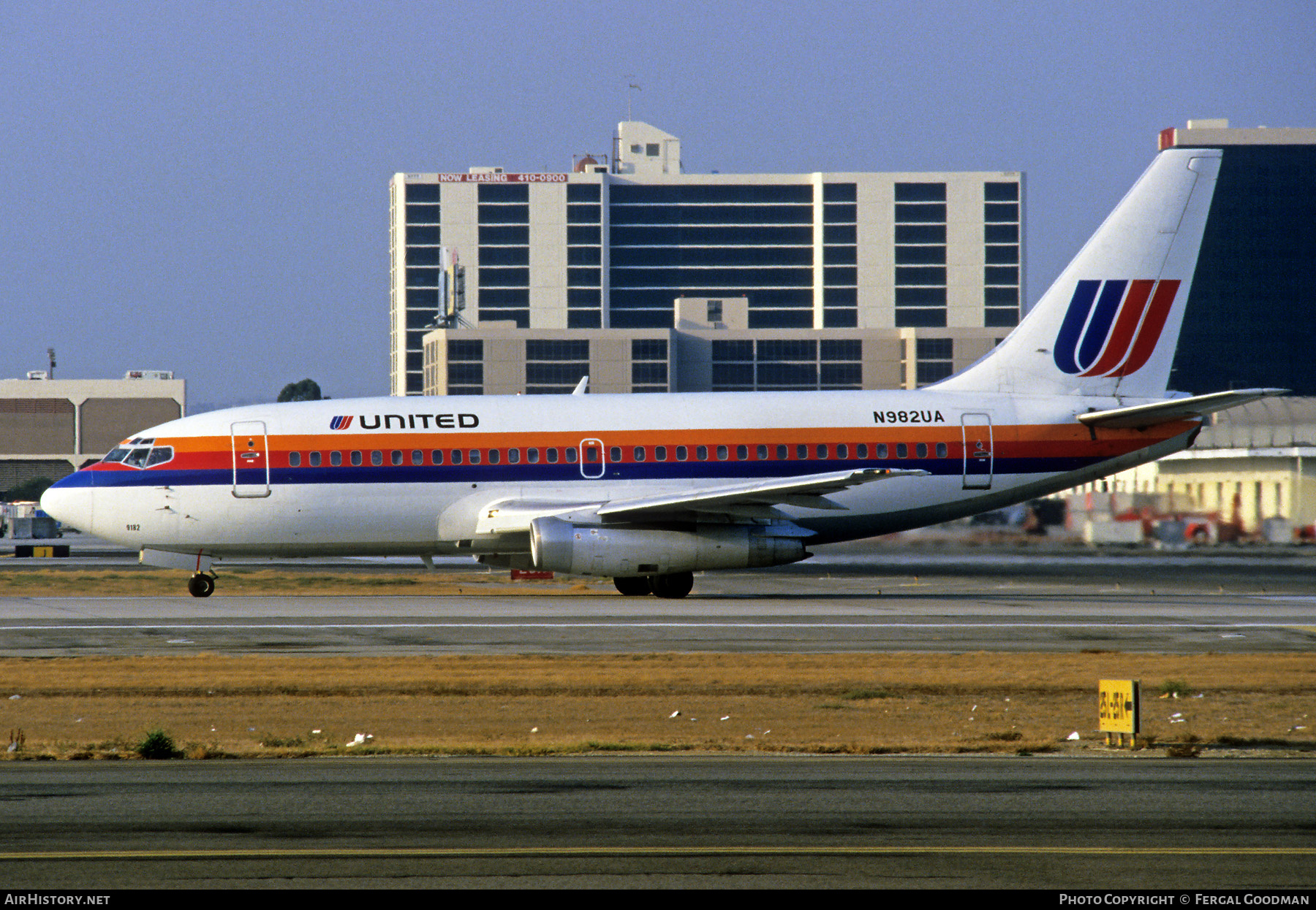 Aircraft Photo of N982UA | Boeing 737-291/Adv | United Airlines | AirHistory.net #78182