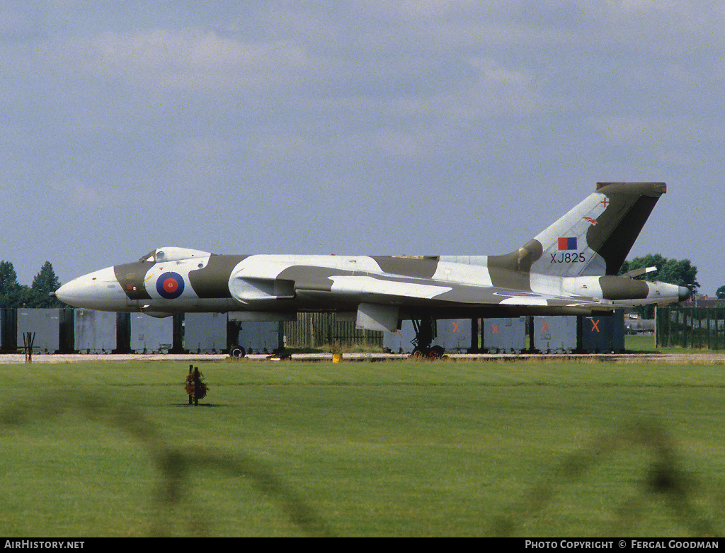 Aircraft Photo of XJ825 | Avro 698 Vulcan K.2 | UK - Air Force | AirHistory.net #78183