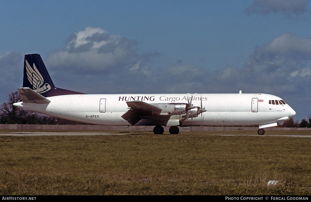 Aircraft Photo of G-APES | Vickers 953C Merchantman | Hunting Cargo Airlines | AirHistory.net #78247