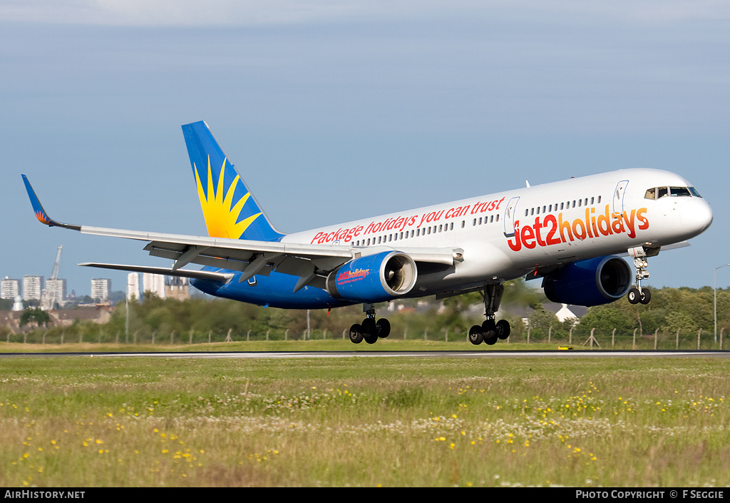 Aircraft Photo of G-LSAL | Boeing 757-204 | Jet2 Holidays | AirHistory.net #78979