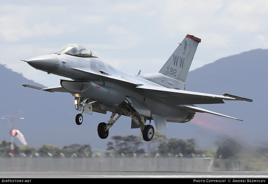 Aircraft Photo of 92-3912 / AF92-912 | Lockheed F-16CM Fighting Falcon | USA - Air Force | AirHistory.net #79050