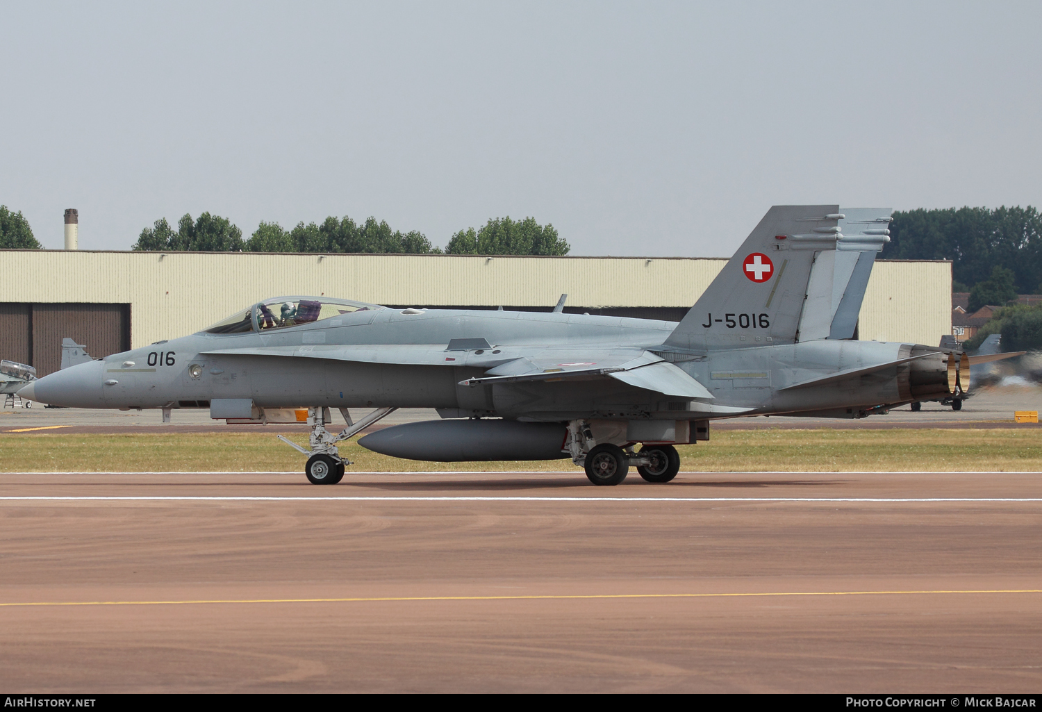 Aircraft Photo of J-5016 | McDonnell Douglas F/A-18C Hornet | Switzerland - Air Force | AirHistory.net #79531