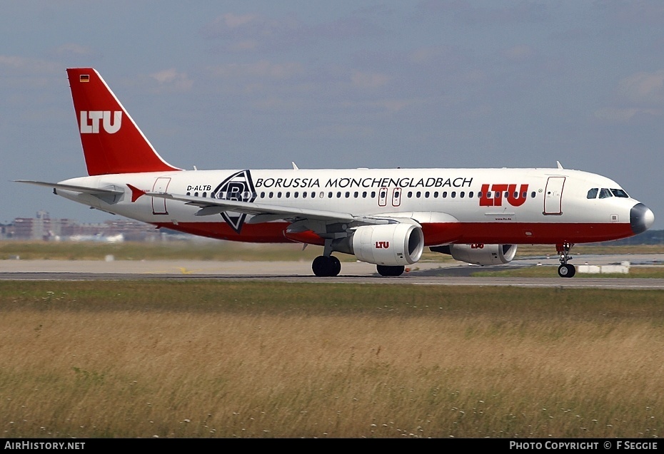 Aircraft Photo of D-ALTB | Airbus A320-214 | LTU - Lufttransport-Unternehmen | AirHistory.net #79532