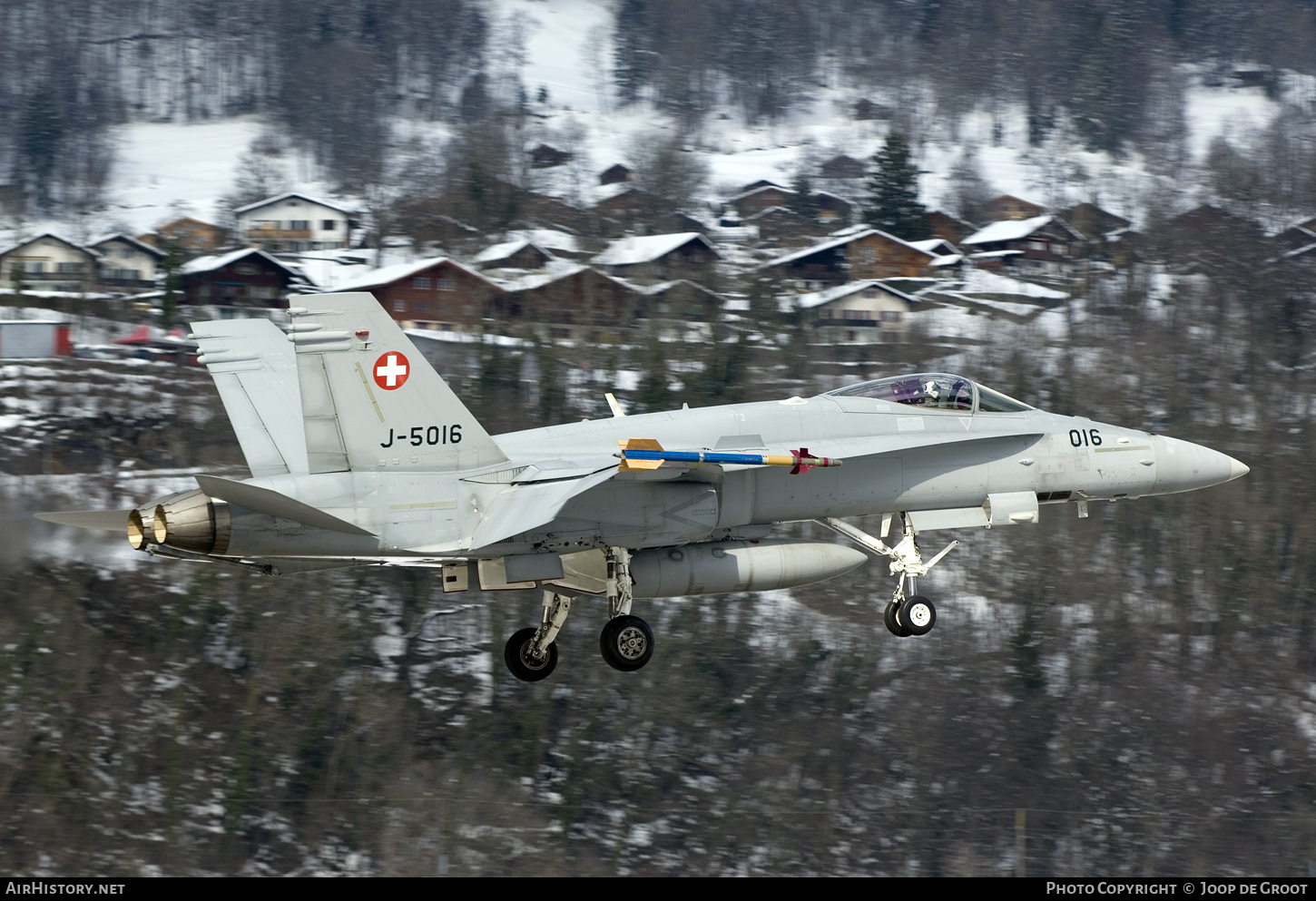 Aircraft Photo of J-5016 | McDonnell Douglas F/A-18C Hornet | Switzerland - Air Force | AirHistory.net #80169