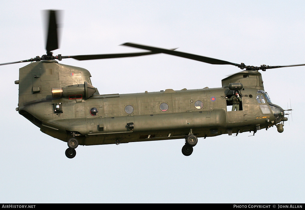 Aircraft Photo of ZA704 | Boeing Chinook HC2 (352) | UK - Air Force | AirHistory.net #80405