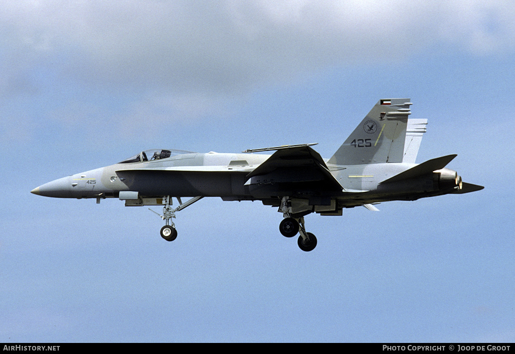 Aircraft Photo of 425 | McDonnell Douglas F/A-18C Hornet | Kuwait - Air Force | AirHistory.net #80703