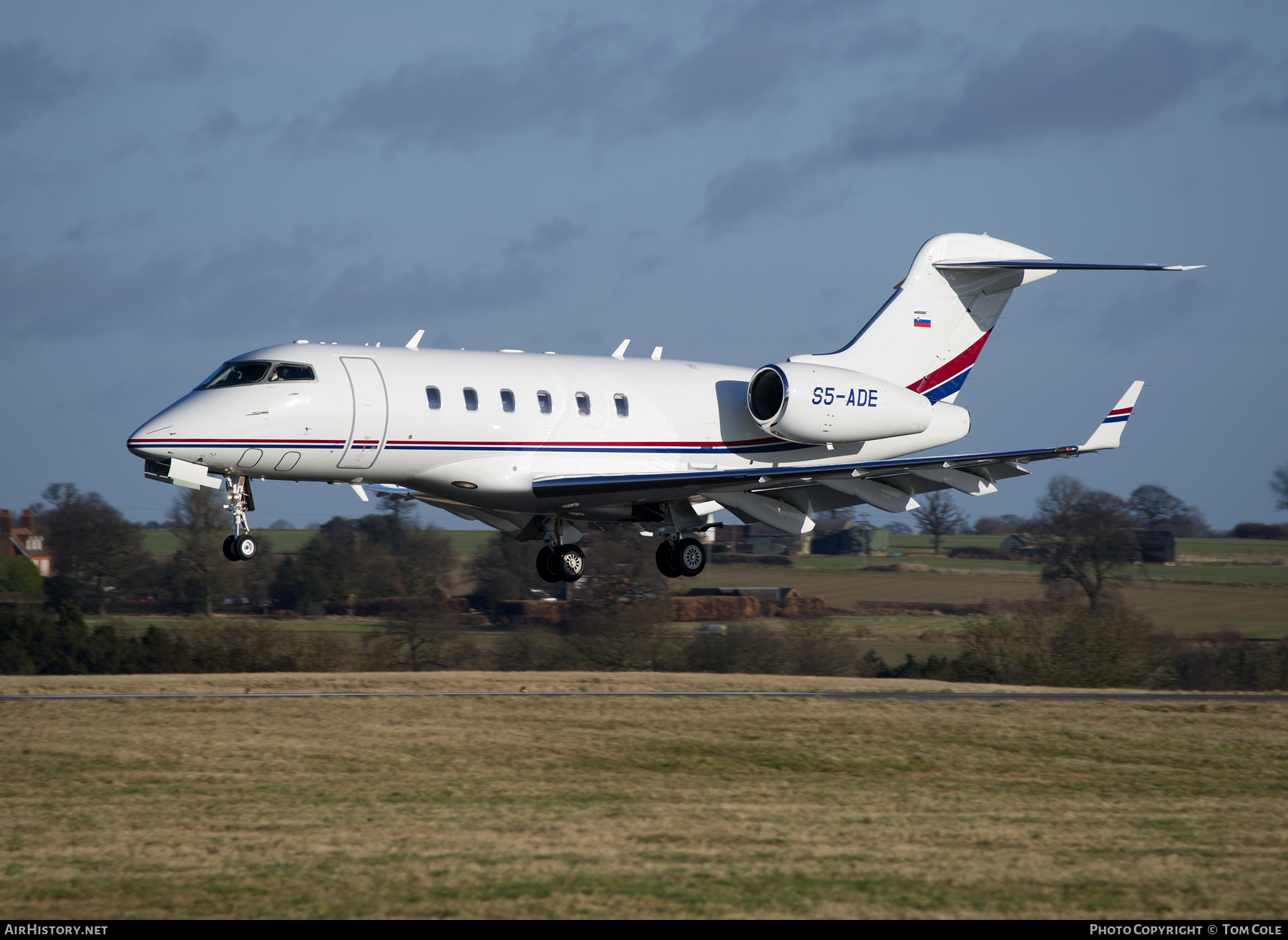 Aircraft Photo of S5-ADE | Bombardier Challenger 300 (BD-100-1A10) | AirHistory.net #82154