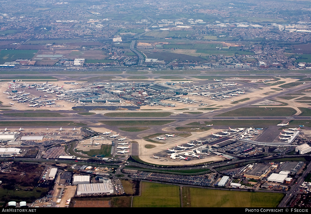 Airport photo of London - Heathrow (EGLL / LHR) in England, United Kingdom | AirHistory.net #82608