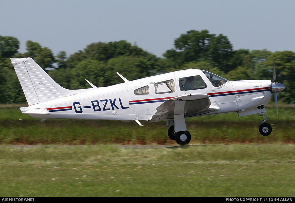 Aircraft Photo of G-BZKL | Piper PA-28R-201 Cherokee Arrow III | AirHistory.net #82999