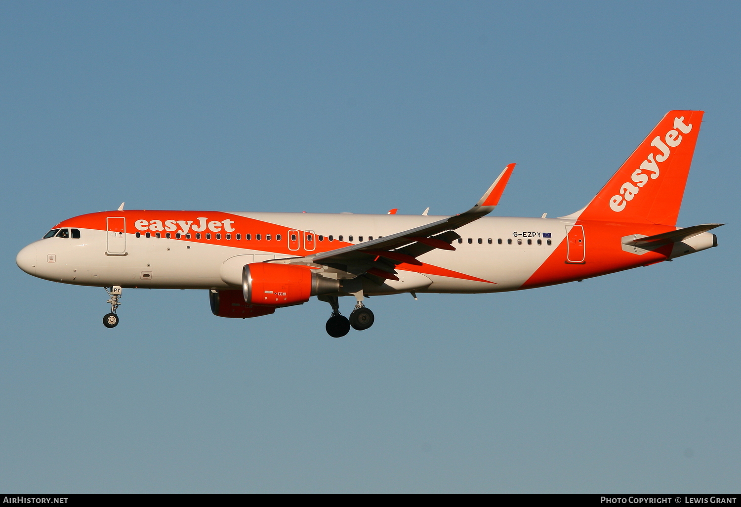 Aircraft Photo of G-EZPY | Airbus A320-214 | EasyJet | AirHistory.net #83010