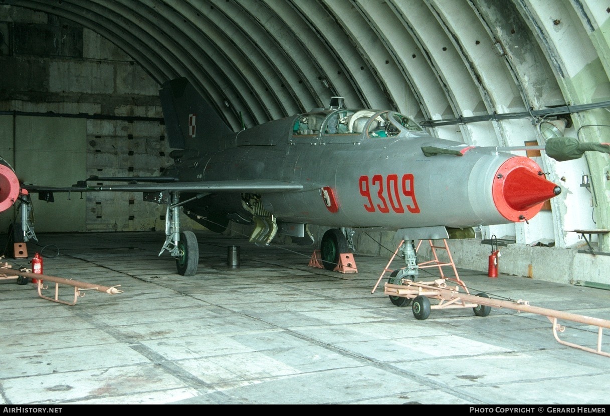 Aircraft Photo of 9309 | Mikoyan-Gurevich MiG-21UM | Poland - Air Force | AirHistory.net #83453