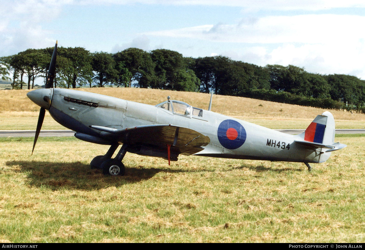 Aircraft Photo of G-ASJV / MH434 | Supermarine 361 Spitfire LF9B | UK - Air Force | AirHistory.net #83902