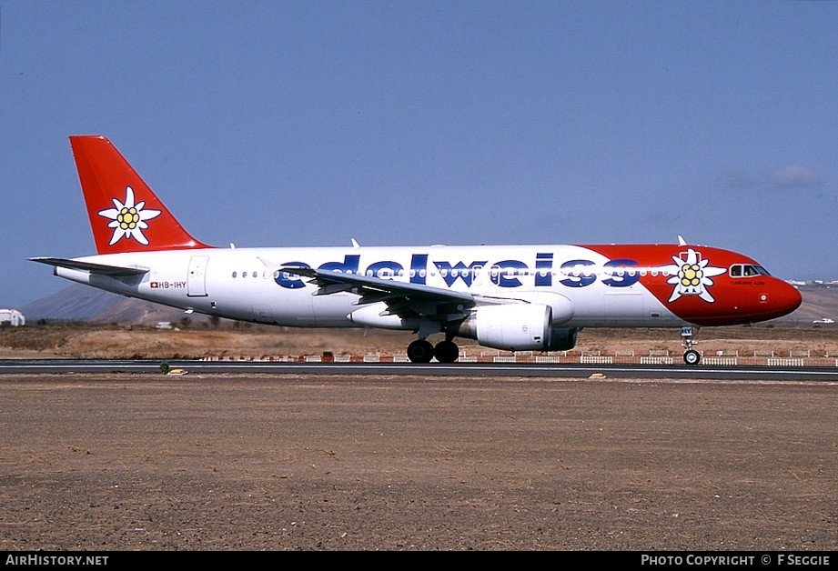 Aircraft Photo of HB-IHY | Airbus A320-214 | Edelweiss Air | AirHistory.net #84115