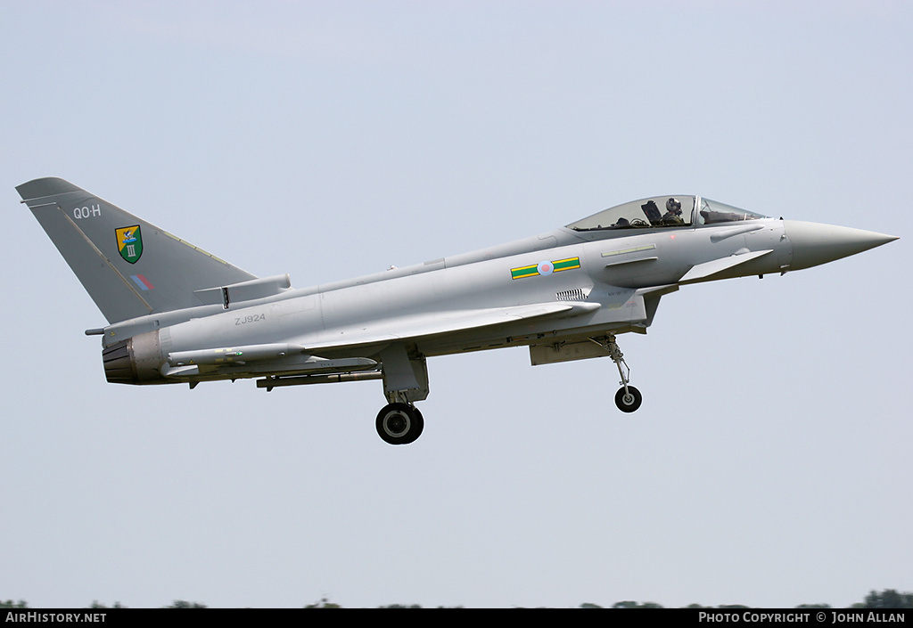 Aircraft Photo of ZJ924 | Eurofighter EF-2000 Typhoon F2 | UK - Air Force | AirHistory.net #84560