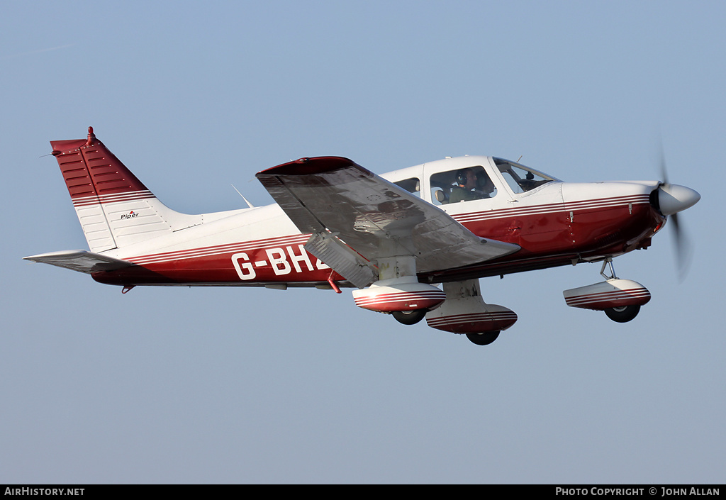Aircraft Photo of G-BHZE | Piper PA-28-181 Archer II | AirHistory.net #84831