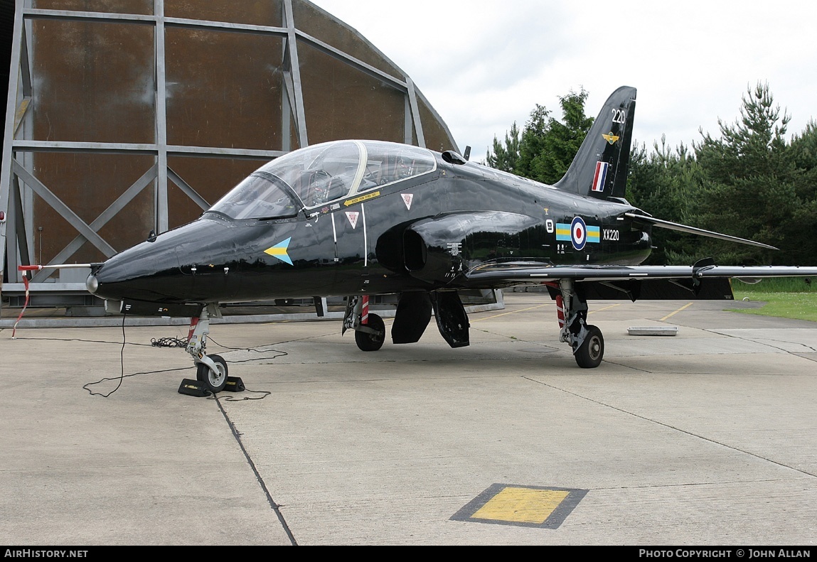 Aircraft Photo of XX220 | British Aerospace Hawk T.1A | UK - Air Force | AirHistory.net #84944