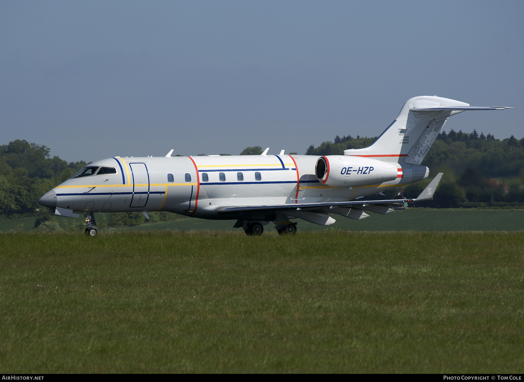 Aircraft Photo of OE-HZP | Bombardier Challenger 300 (BD-100-1A10) | AirHistory.net #85029
