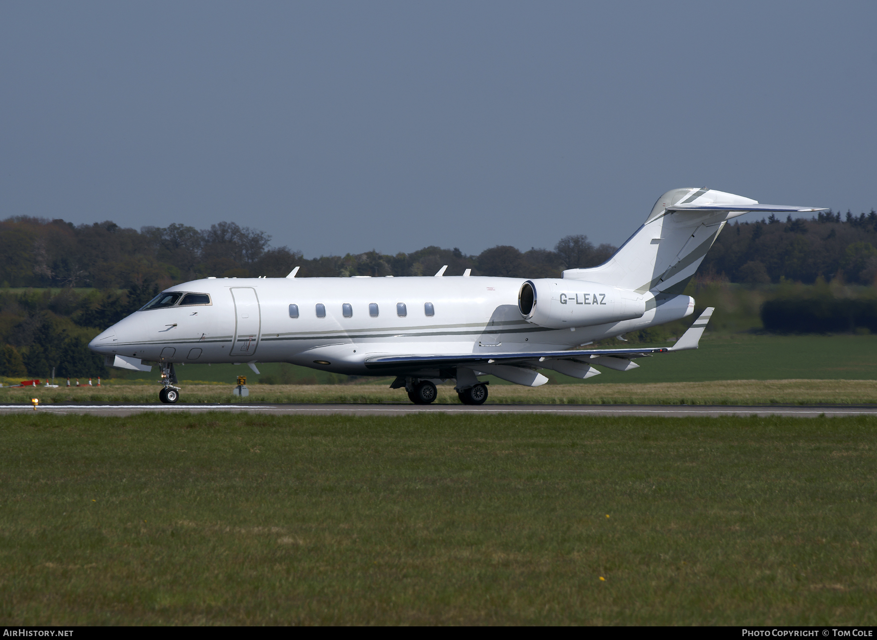 Aircraft Photo of G-LEAZ | Bombardier Challenger 300 (BD-100-1A10) | AirHistory.net #85130