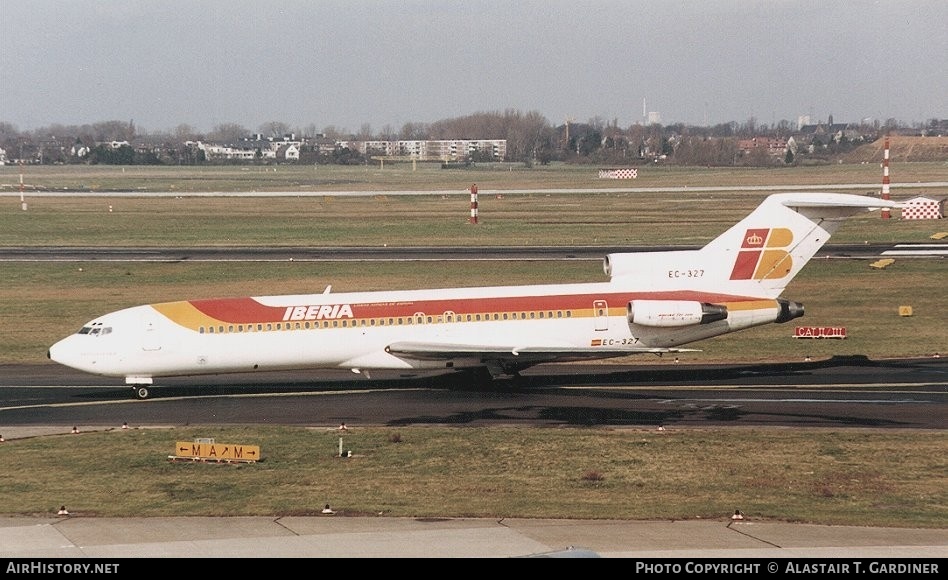 Aircraft Photo of EC-327 | Boeing 727-256/Adv | Iberia | AirHistory.net #85455