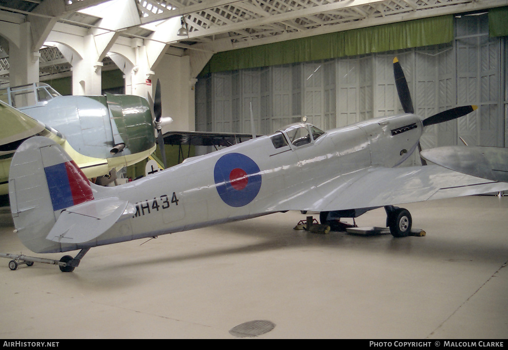 Aircraft Photo of G-ASJV / MH434 | Supermarine 361 Spitfire LF9B | UK - Air Force | AirHistory.net #85803