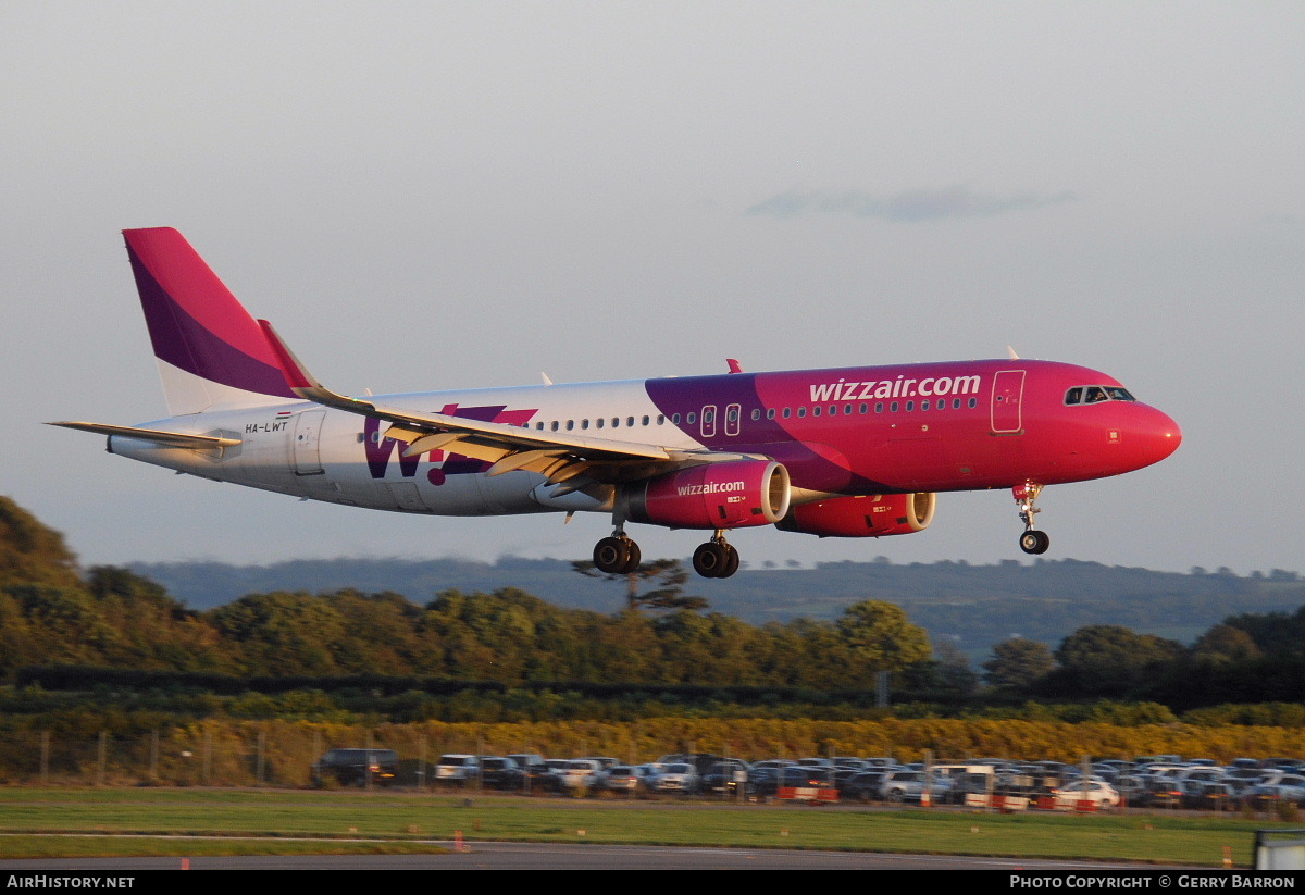 Aircraft Photo of HA-LWT | Airbus A320-232 | Wizz Air | AirHistory.net #87920
