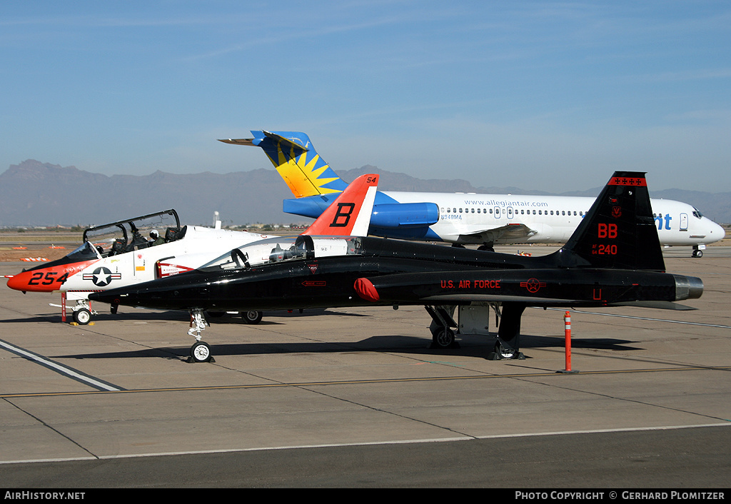 Aircraft Photo of 64-13240 / AF64-240 | Northrop T-38A Talon | USA - Air Force | AirHistory.net #88238