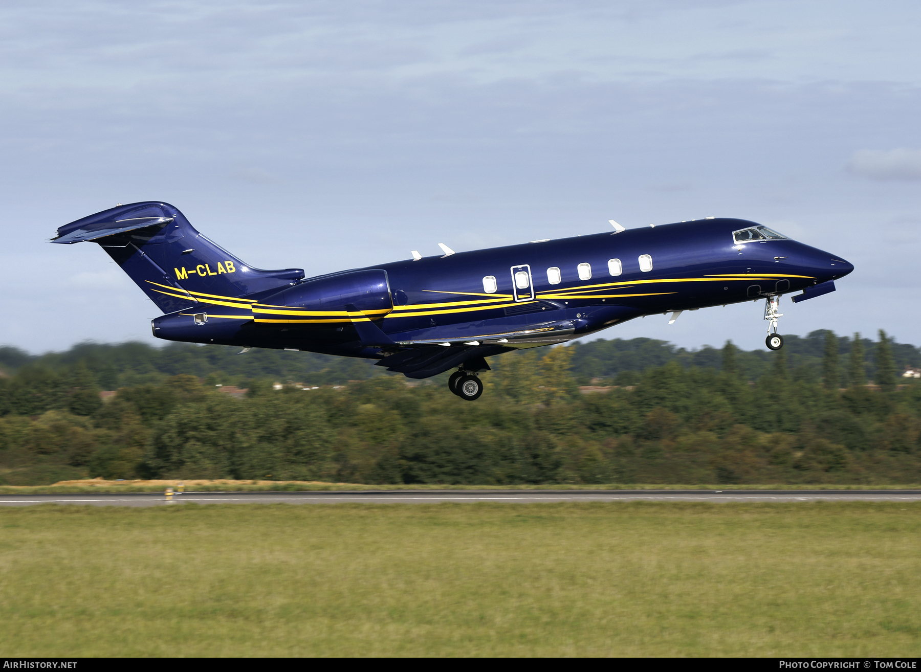 Aircraft Photo of M-CLAB | Bombardier Challenger 300 (BD-100-1A10) | AirHistory.net #88338