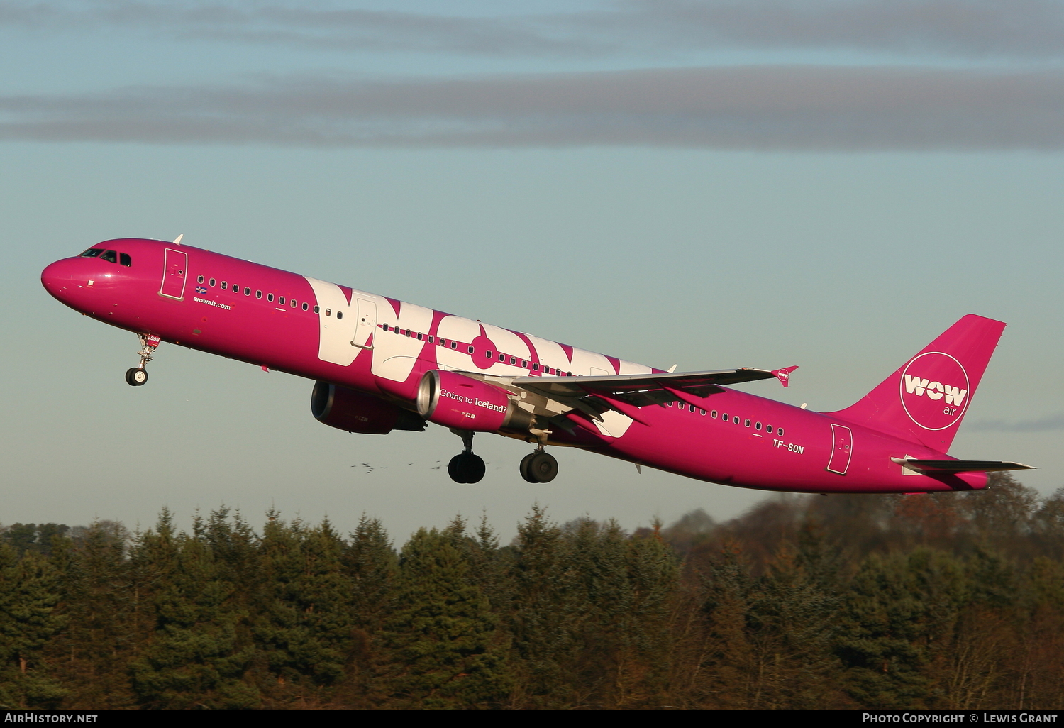 Aircraft Photo of TF-SON | Airbus A321-211 | WOW Air | AirHistory.net #88472