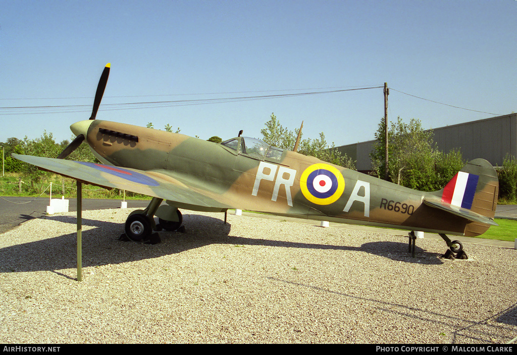 Aircraft Photo of R6690 | Supermarine Spitfire (model) | UK - Air Force | AirHistory.net #88956