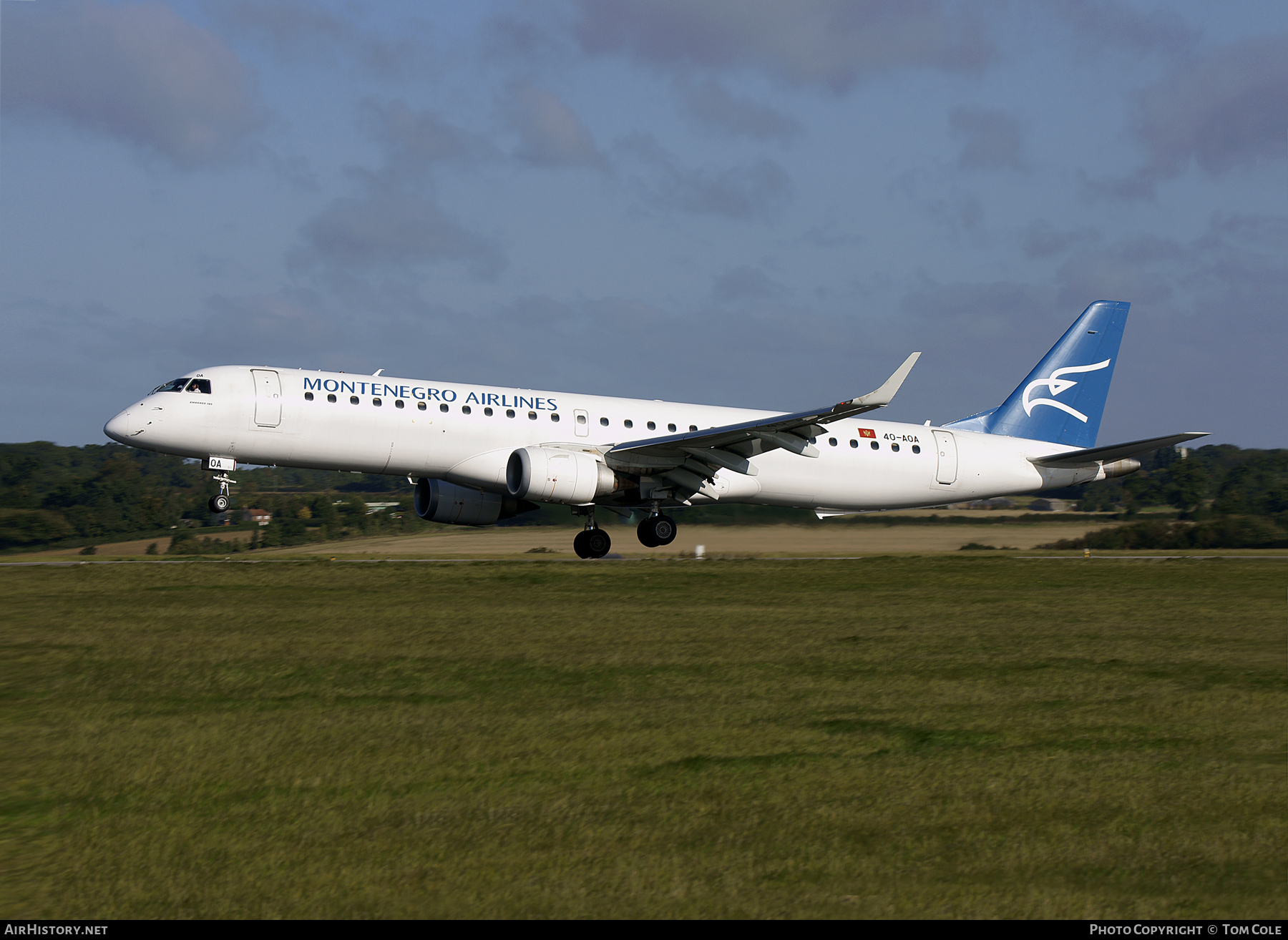 Aircraft Photo of 4O-AOA | Embraer 195LR (ERJ-190-200LR) | Montenegro Airlines | AirHistory.net #89328