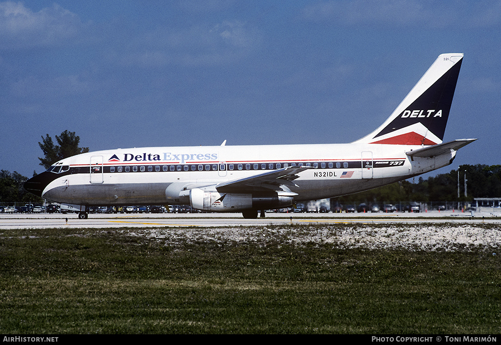 Aircraft Photo of N321DL | Boeing 737-232/Adv | Delta Express | AirHistory.net #89436