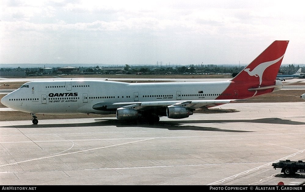 Aircraft Photo of VH-EBX | Boeing 747-338 | Qantas | AirHistory.net #89628