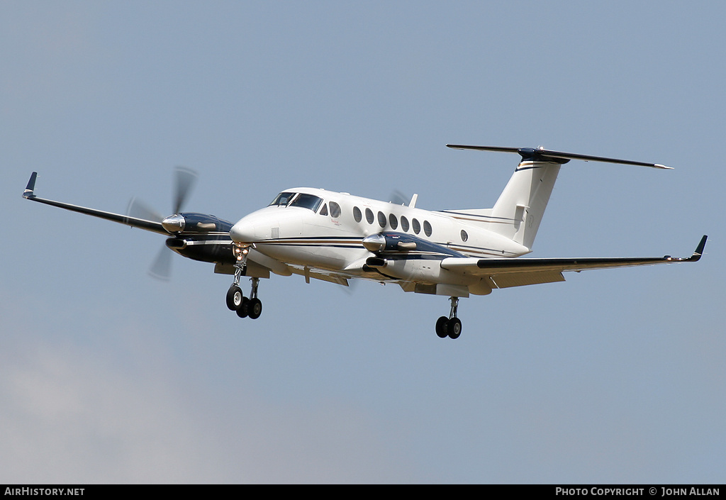 Aircraft Photo of N37172 | Raytheon 350 King Air (B300) | AirHistory.net #89631