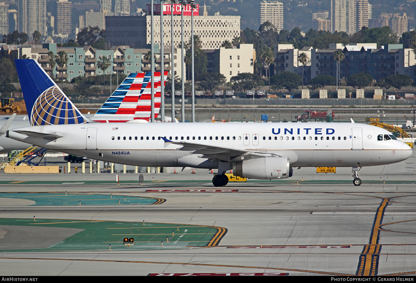 Aircraft Photo of N484UA | Airbus A320-232 | United Airlines | AirHistory.net #90233