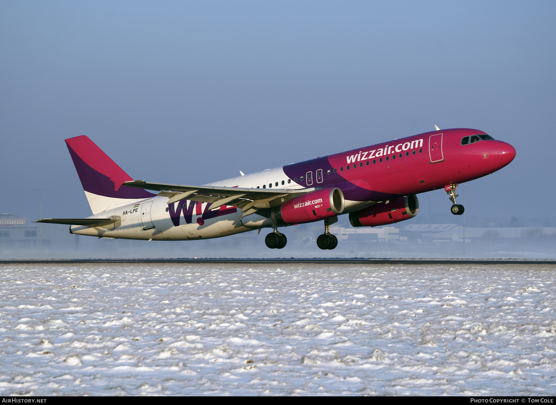 Aircraft Photo of HA-LPE | Airbus A320-233 | Wizz Air | AirHistory.net #90508