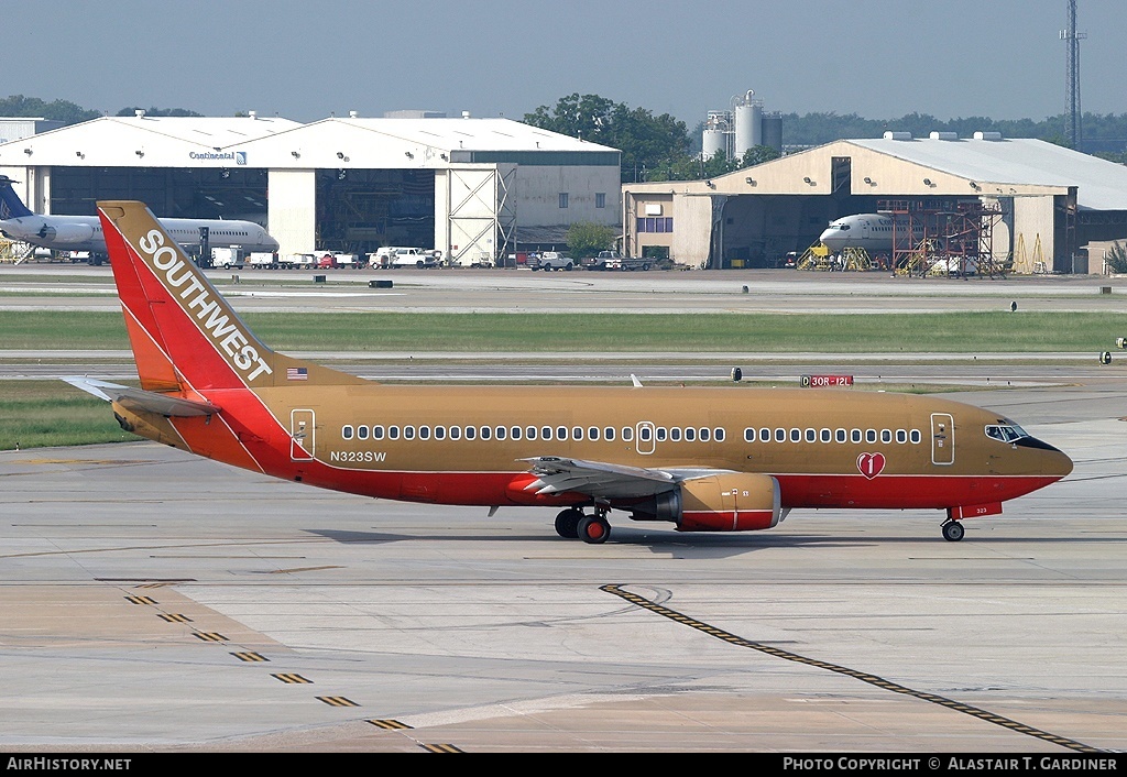 Aircraft Photo of N323SW | Boeing 737-3H4 | Southwest Airlines | AirHistory.net #90745