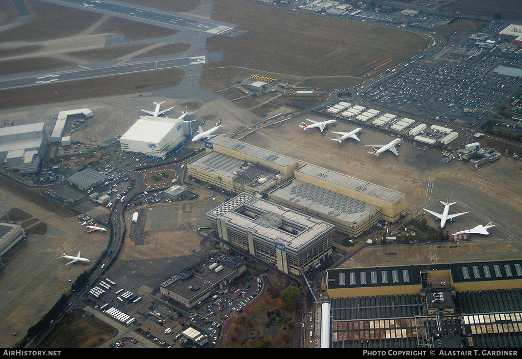 Airport photo of London - Heathrow (EGLL / LHR) in England, United Kingdom | AirHistory.net #90873