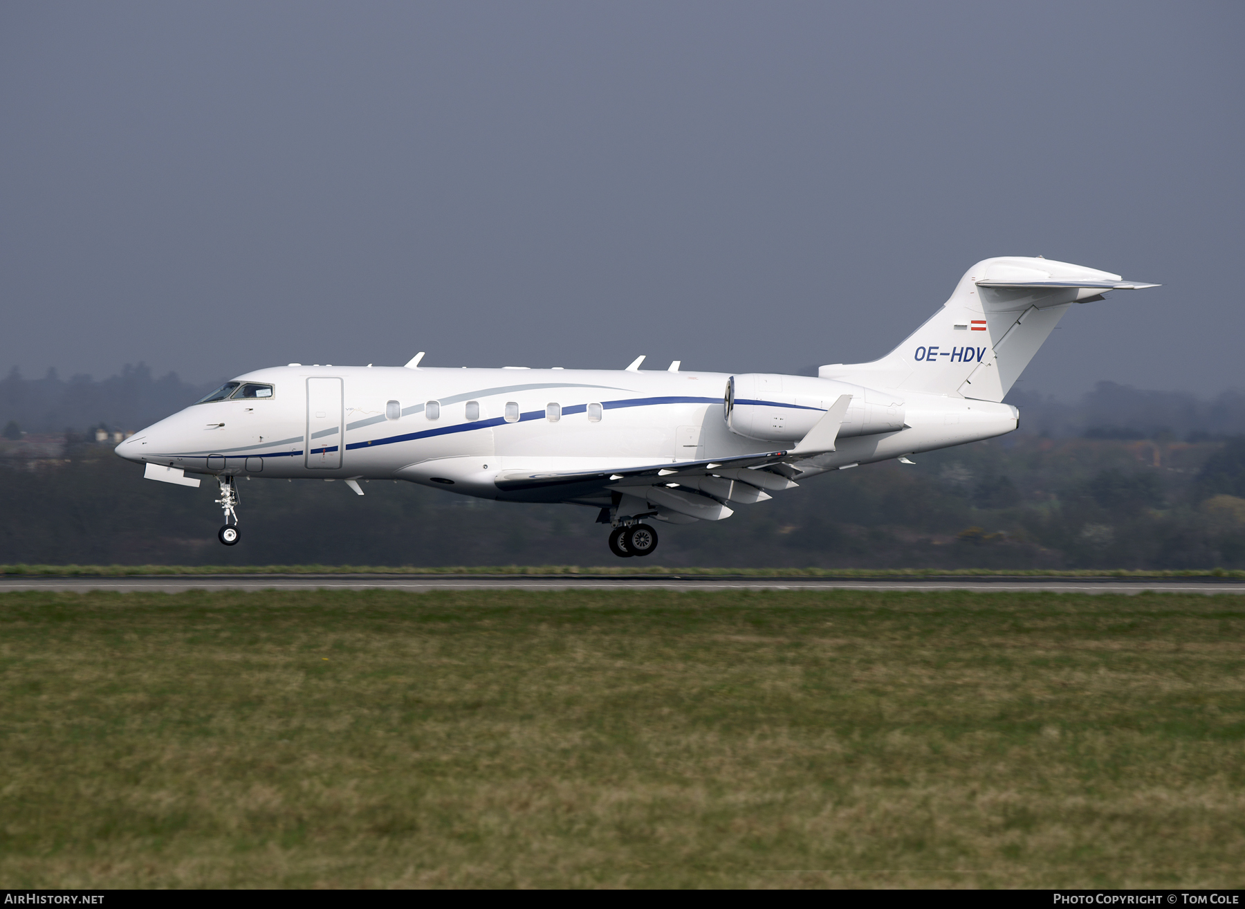 Aircraft Photo of OE-HDV | Bombardier Challenger 300 (BD-100-1A10) | AirHistory.net #91129