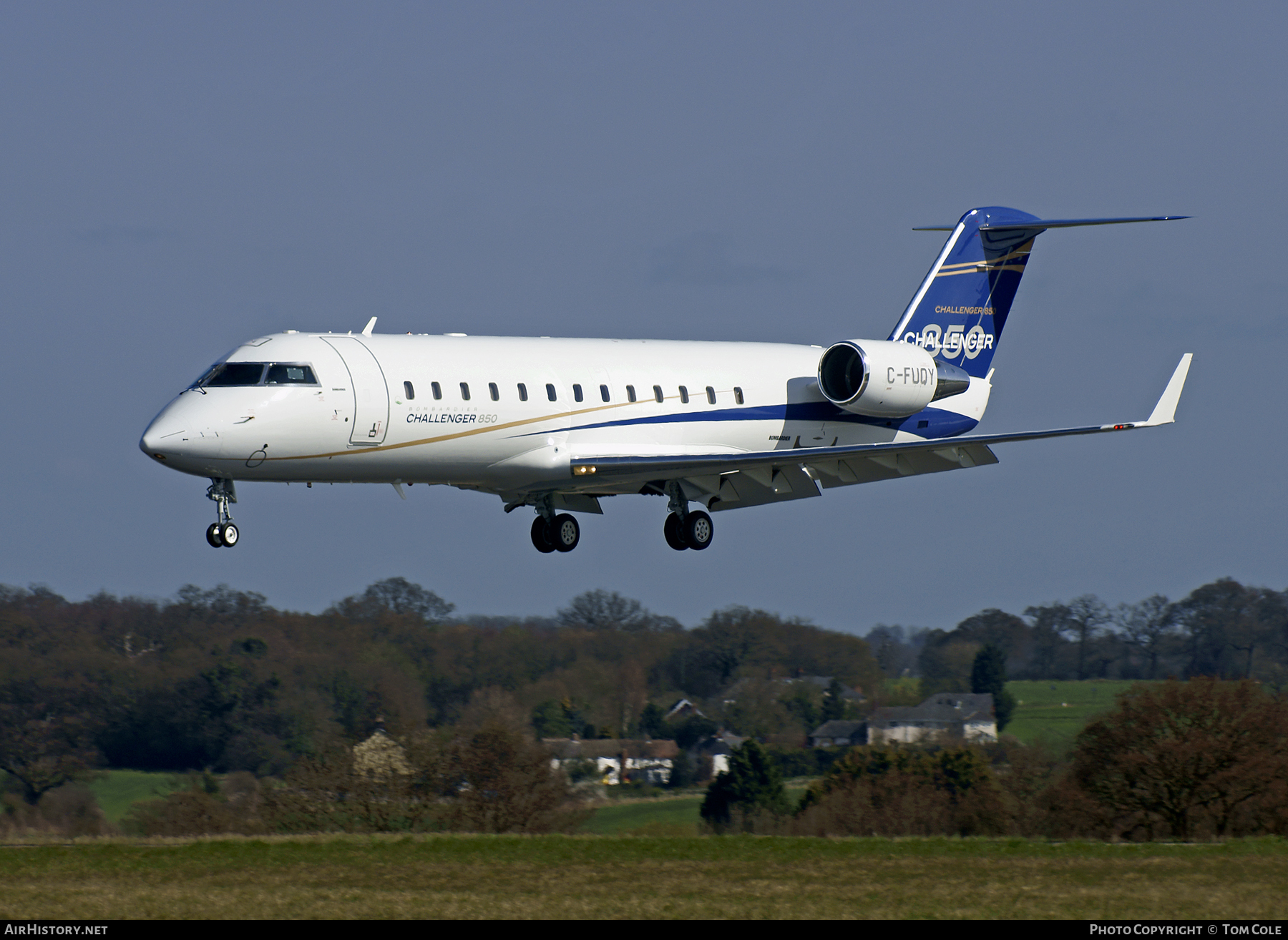 Aircraft Photo of C-FUQY | Bombardier Challenger 850 (CRJ-200SE/CL-600-2B19) | AirHistory.net #91306