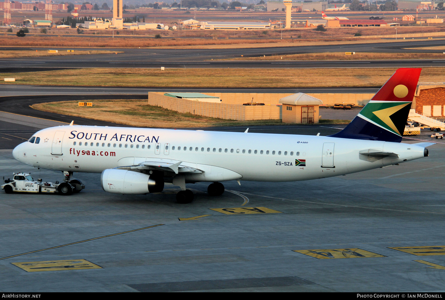 Aircraft Photo of ZS-SZA | Airbus A320-232 | South African Airways | AirHistory.net #91942