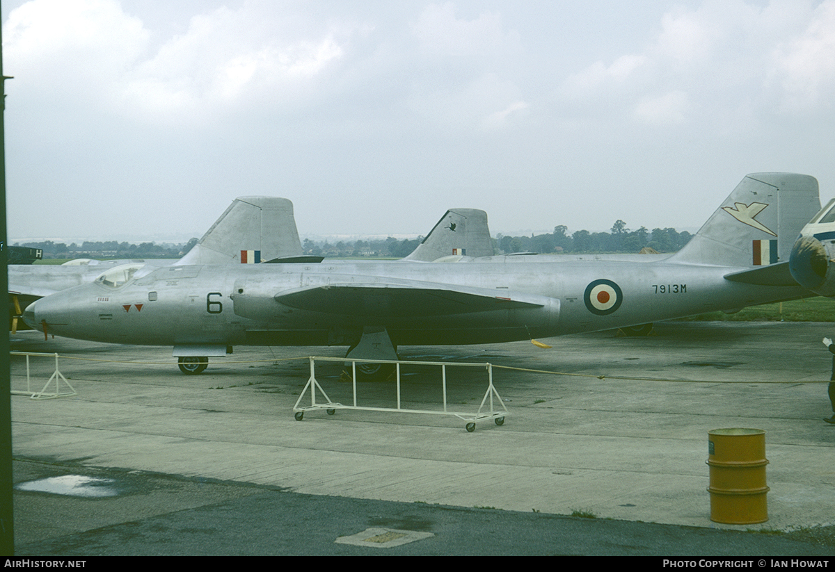 Aircraft Photo of 7913M | English Electric Canberra B2 | UK - Air Force | AirHistory.net #92188