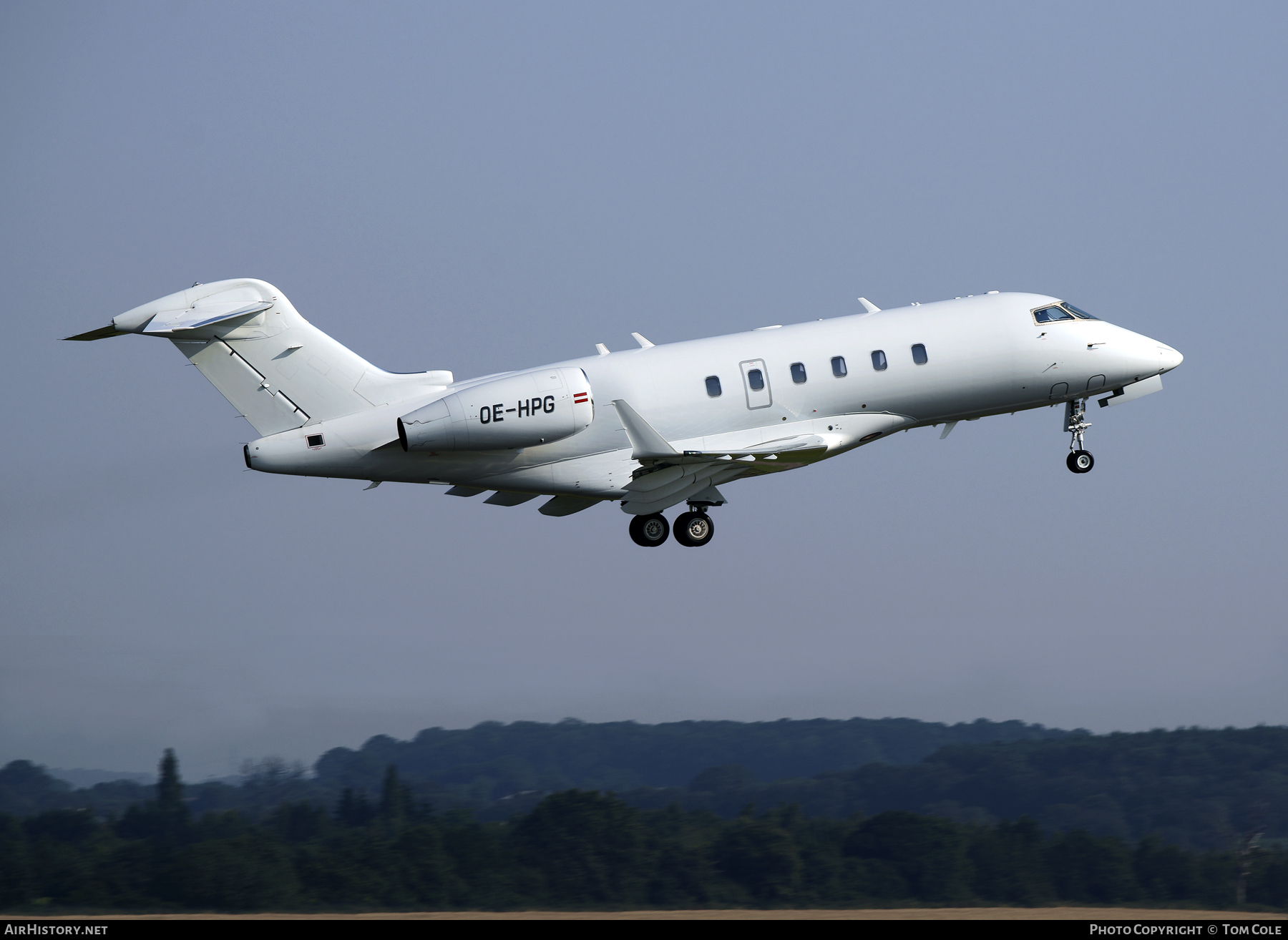 Aircraft Photo of OE-HPG | Bombardier Challenger 300 (BD-100-1A10) | AirHistory.net #92537