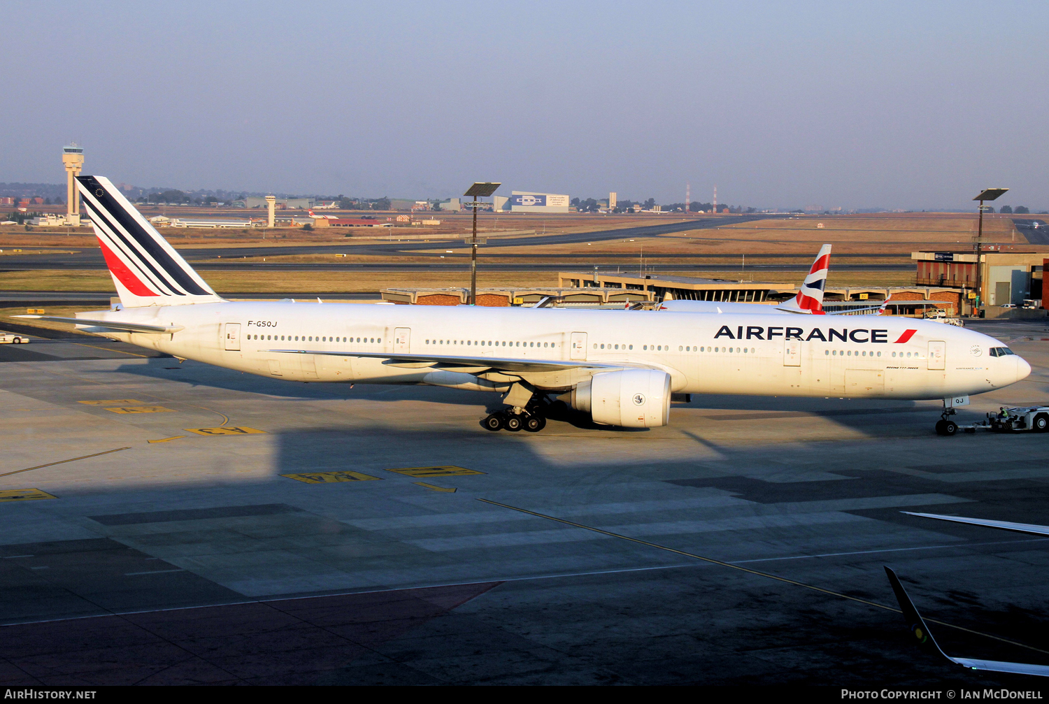 Aircraft Photo of F-GSQJ | Boeing 777-328/ER | Air France | AirHistory.net #92624