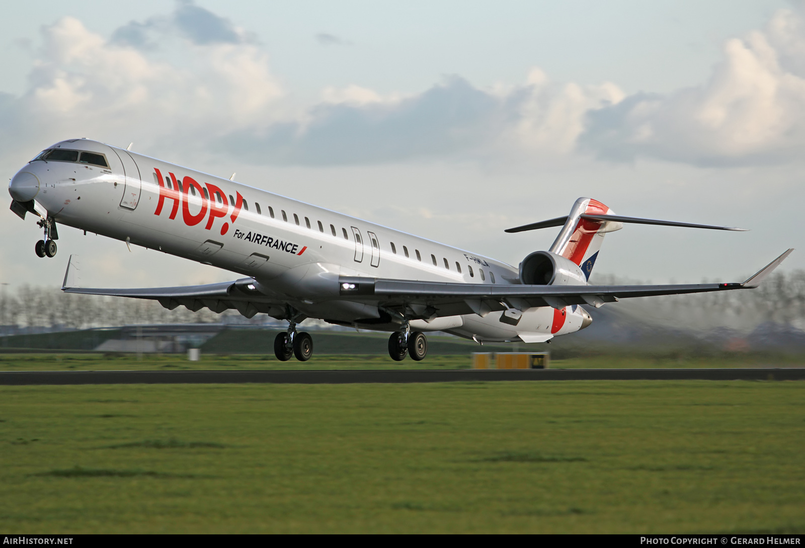 Aircraft Photo of F-HMLA | Bombardier CRJ-1000EL NG (CL-600-2E25) | Hop! | AirHistory.net #92797