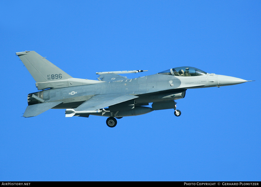 Aircraft Photo of 92-3896 / AF92-896 | Lockheed F-16CM Fighting Falcon | USA - Air Force | AirHistory.net #92964