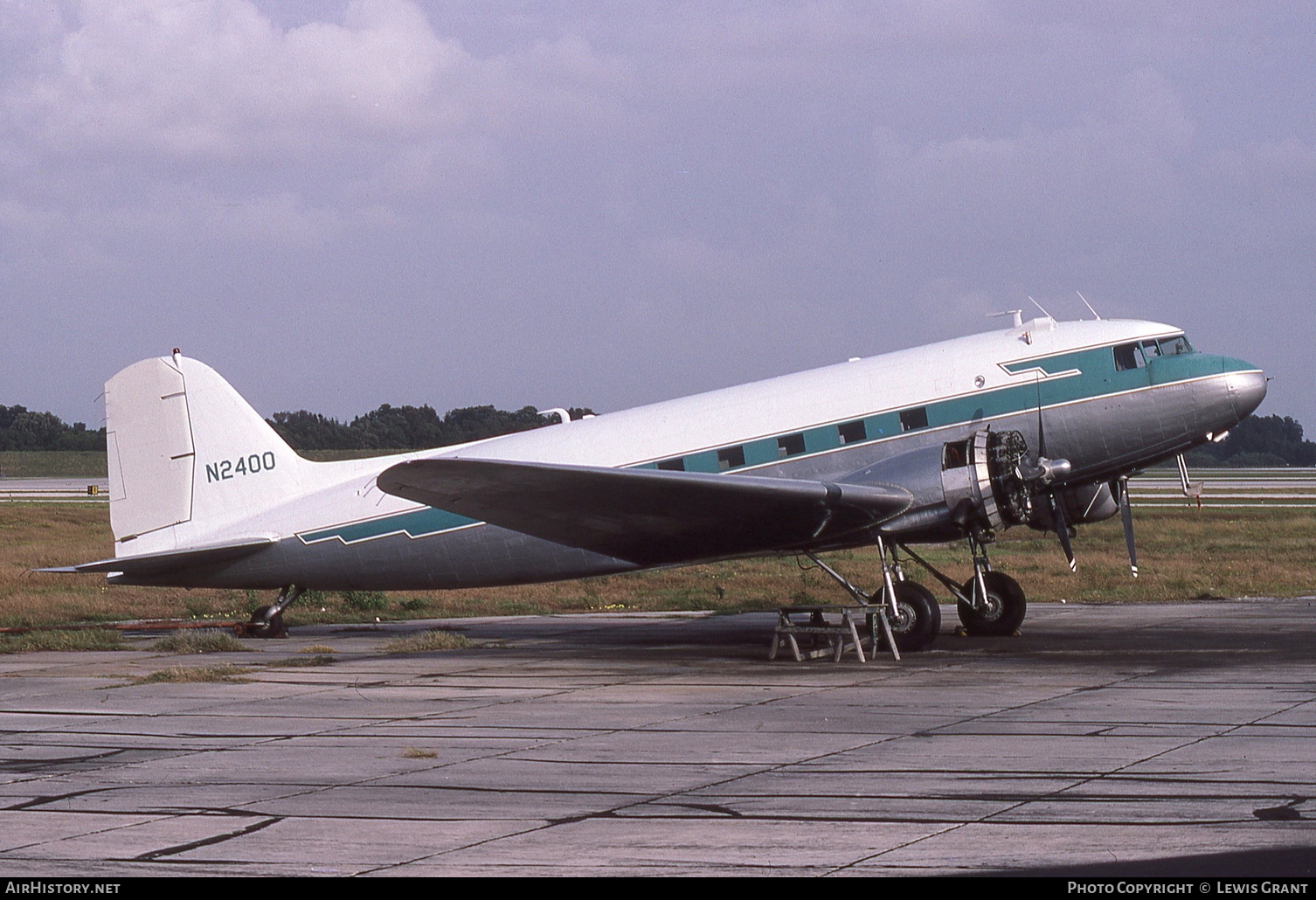 Aircraft Photo of N2400 | Douglas DC-3-G202A | Missionary Flights International | AirHistory.net #93174