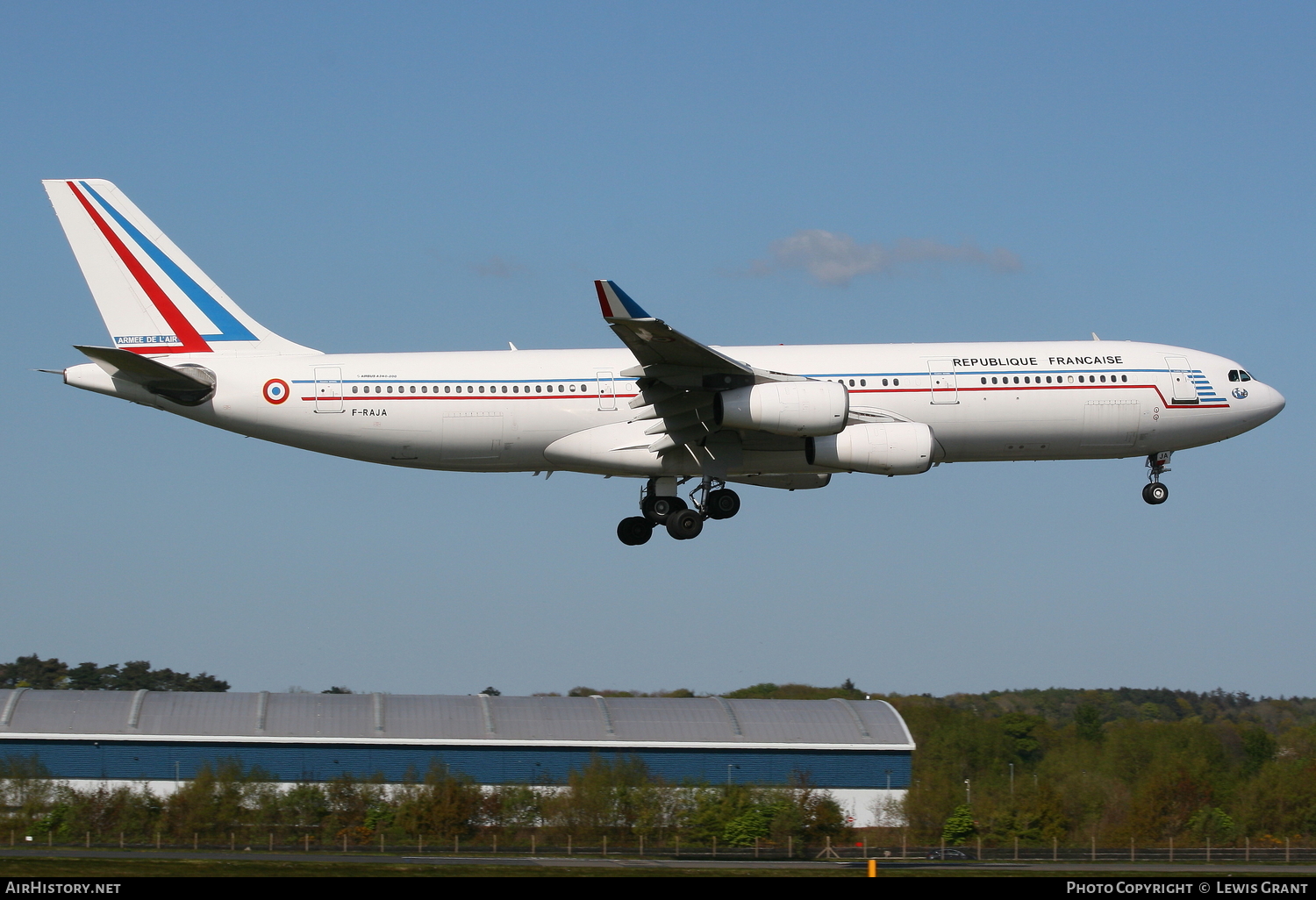 Aircraft Photo of 075 | Airbus A340-211 | France - Air Force | AirHistory.net #93383