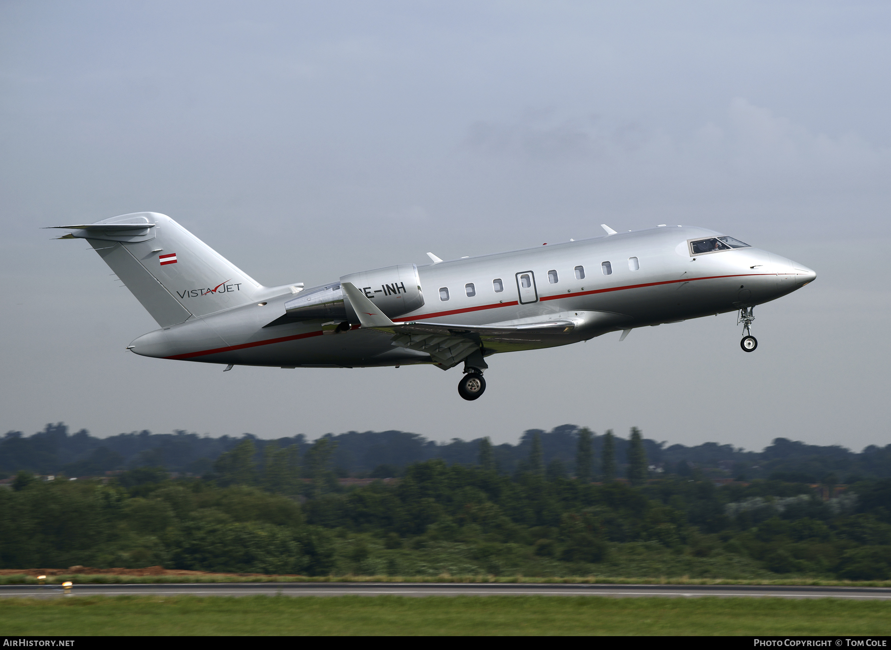 Aircraft Photo of OE-INH | Bombardier Challenger 605 (CL-600-2B16) | VistaJet | AirHistory.net #94109